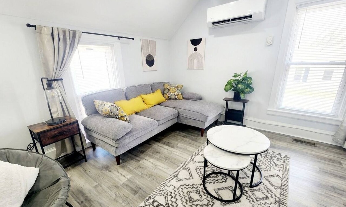 Walkerville Apartment | Stylish Duplex in Vibrant Little Italy, WIFI, USA