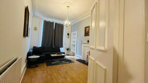 Edinburgh Apartment | Stylish Easter Road Flat