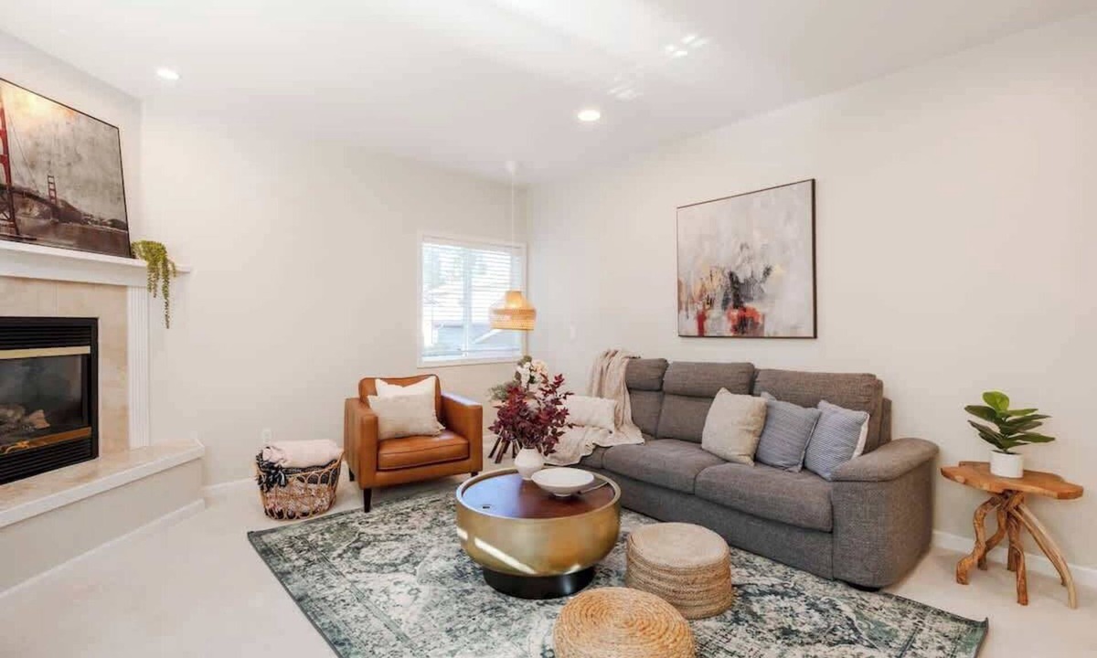 Kirkland House | Stylish & Elegant 2BR 2.5BA Haven in Kirkland