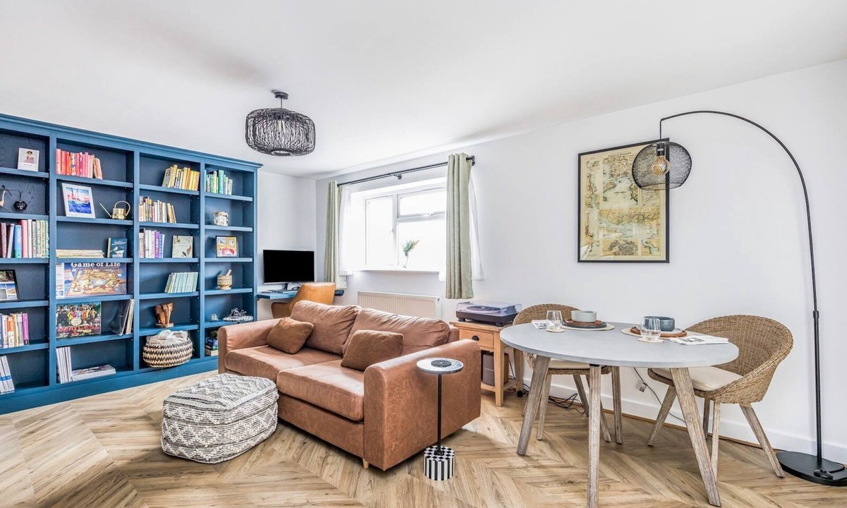 East Wittering Apartment | Stylish Flat Close To Beach - Pass the Keys