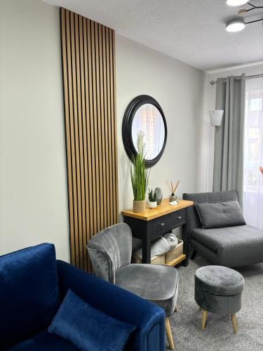 Linlithgow House | Stylish home in Linlithgow Near Edinburgh Airport Free parking Free WiFi