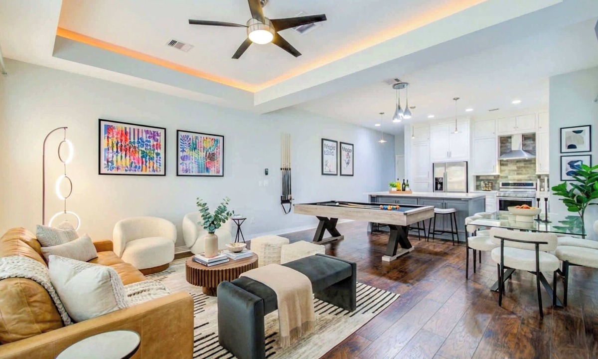 Washington Ave./ Memorial Park House | Stylish Home with Pool Table & 2 Outdoor Spaces - Walkable
