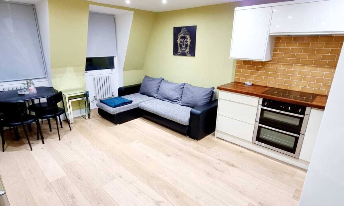 Bow West Apartment | Stylish London Apartment with Terrace & Parking