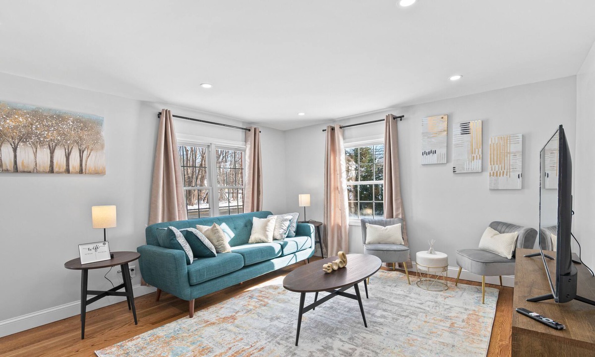 Bristol House | Stylish & Luxurious 3 BDR Home with Play Station