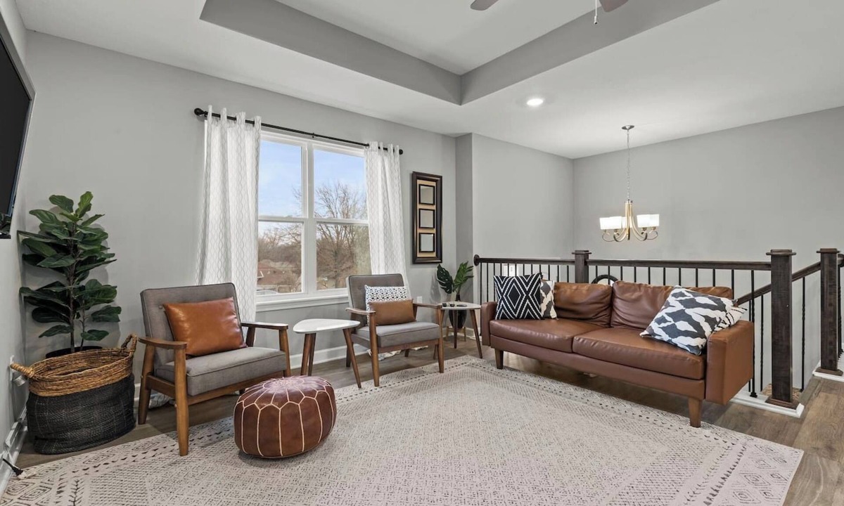 Grandview House | Stylish MidModern 3 Bed New Build - Upper Level/Private Entrance