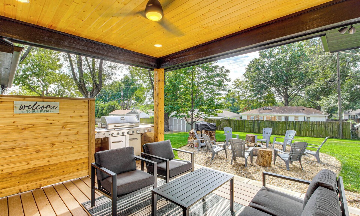 Lenexa Cottage | Stylish & Modern Lenexa Haven w/Fire Pit & Deck!