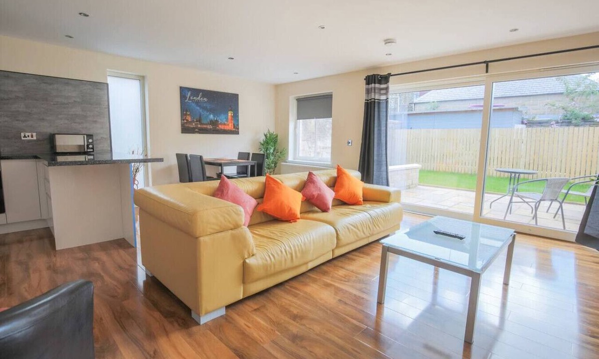 Newington Apartment | Stylish modern newly built apartment