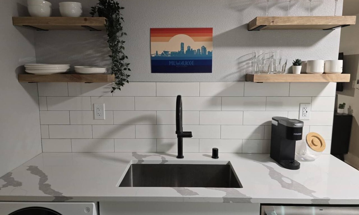 Fifth Ward Apartment | Stylish Modern Studio in Vibrant Walker's Point