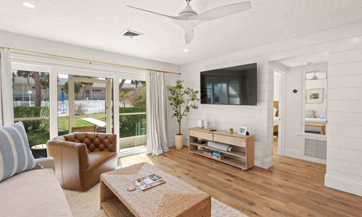 Saint Armands Key Condo | Stylish Newly Remodeled Condo, Walk to Beach & St. Armands, Heated Pool/Spa, Free Activities Daily