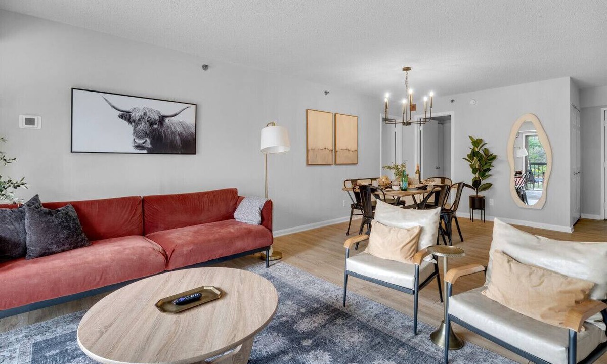 Crystal City Apartment | Stylish Oasis:Sleeps 7 | King Bed | Prime Location