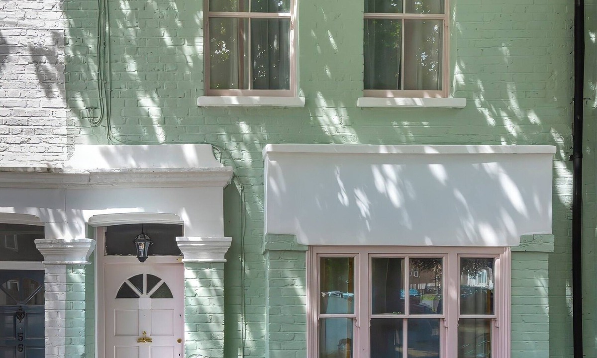 Nine Elms House | Stylish renovated Victorian house in London Zone 1 garden roof terrace