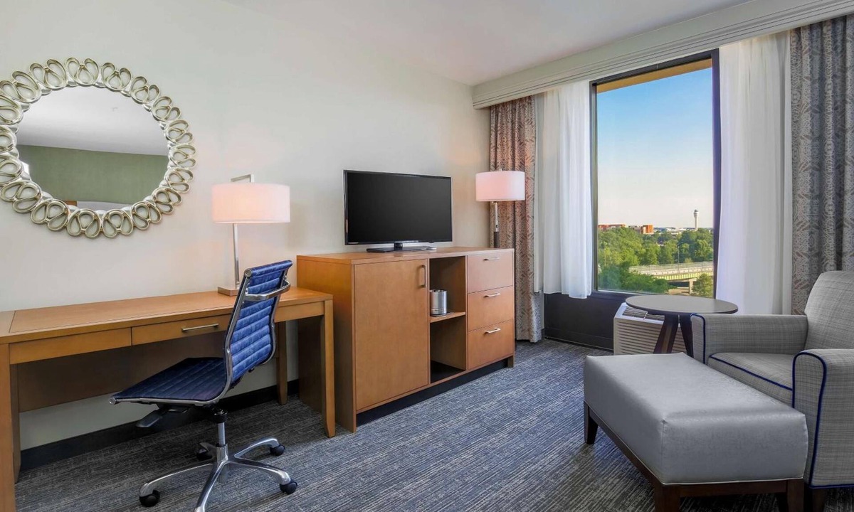 East Point Hotel | Stylish Room Near GICC - 3 miles | Free Airport Shuttle & Seasonal Pool Access