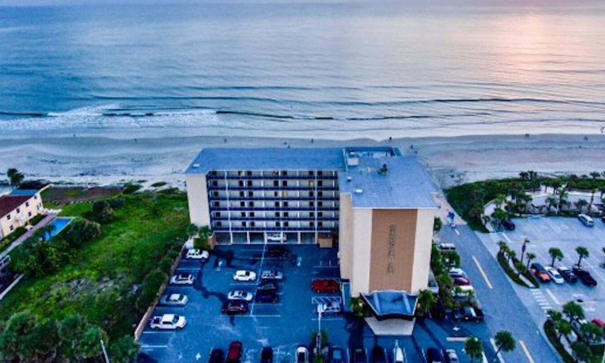 Georgian Inn Resort | Stylish Sea Cabin with ocean views that everyone will love!! Over 500 Reviews!
