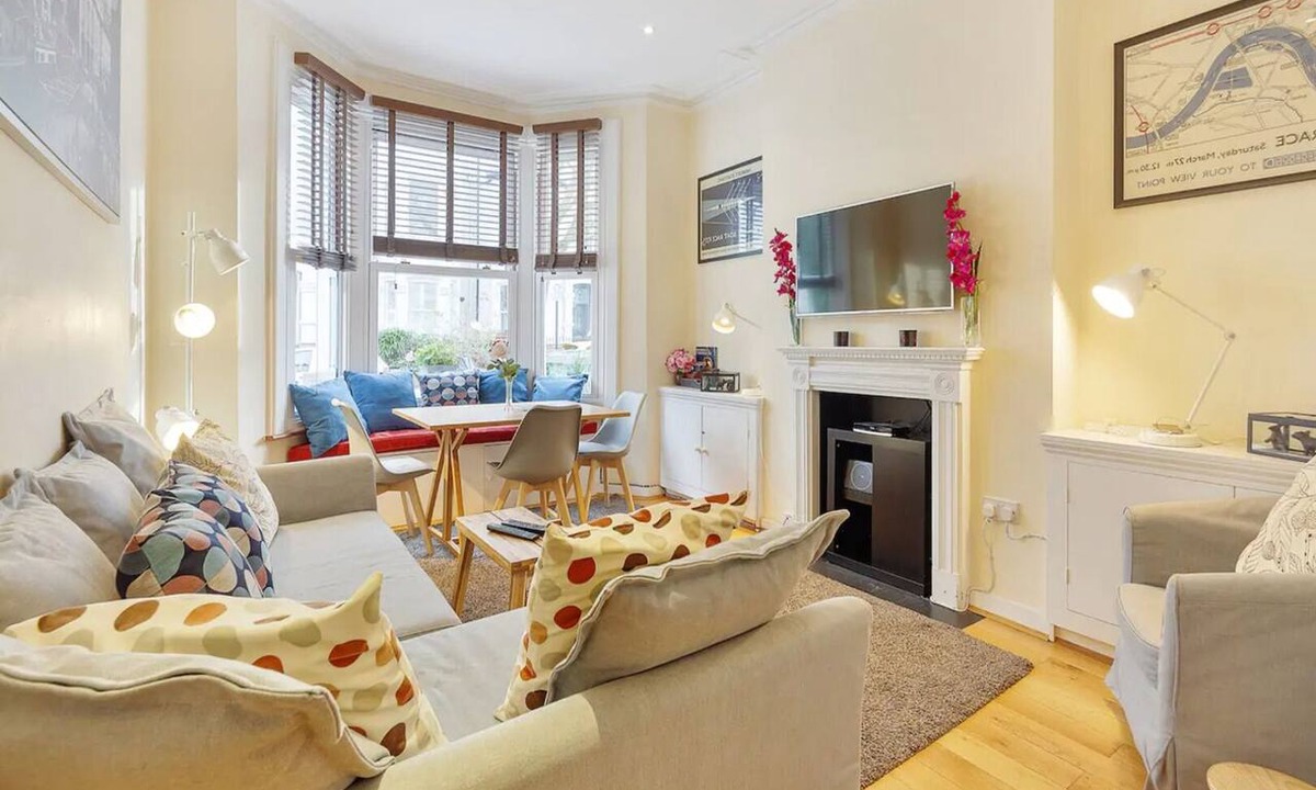 Munster Apartment | Stylish self contained patio Garden Apartment in London’s fashionable SW6
