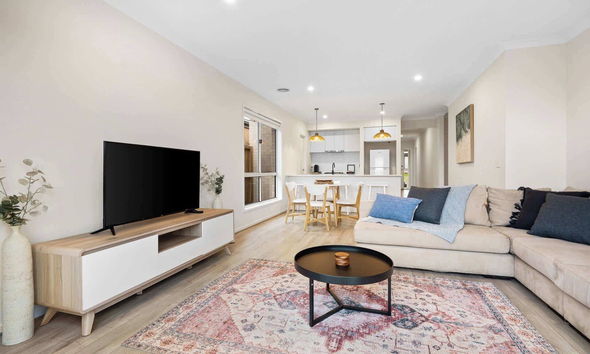Mount Duneed House | Stylish & Simple 3BR Mount Duneed Home