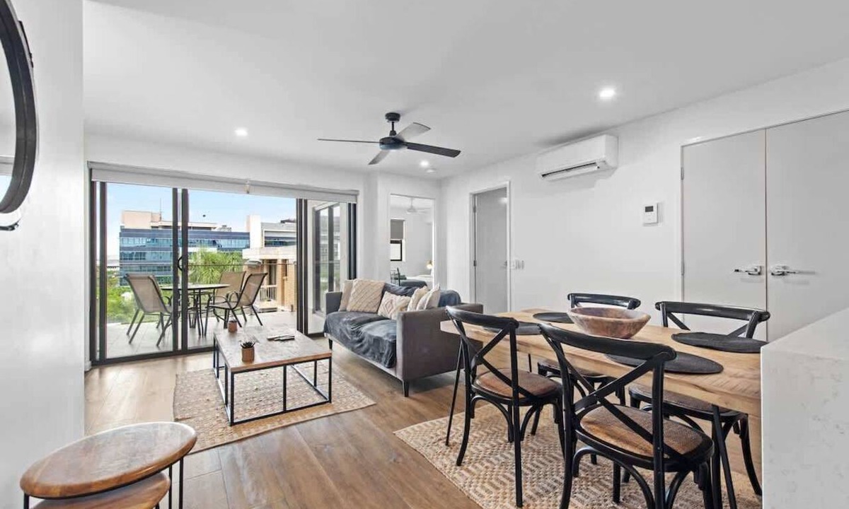 Spring Hill Apartment | Stylish & Slick! 1Bed/1Bath/1Car ~ Walk to CBD