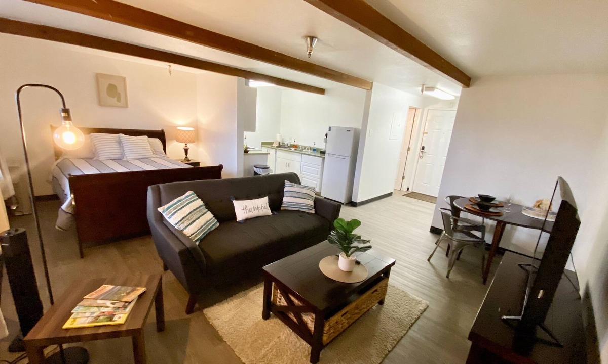 Midtown Anchorage Apartment | Stylish studio apartment