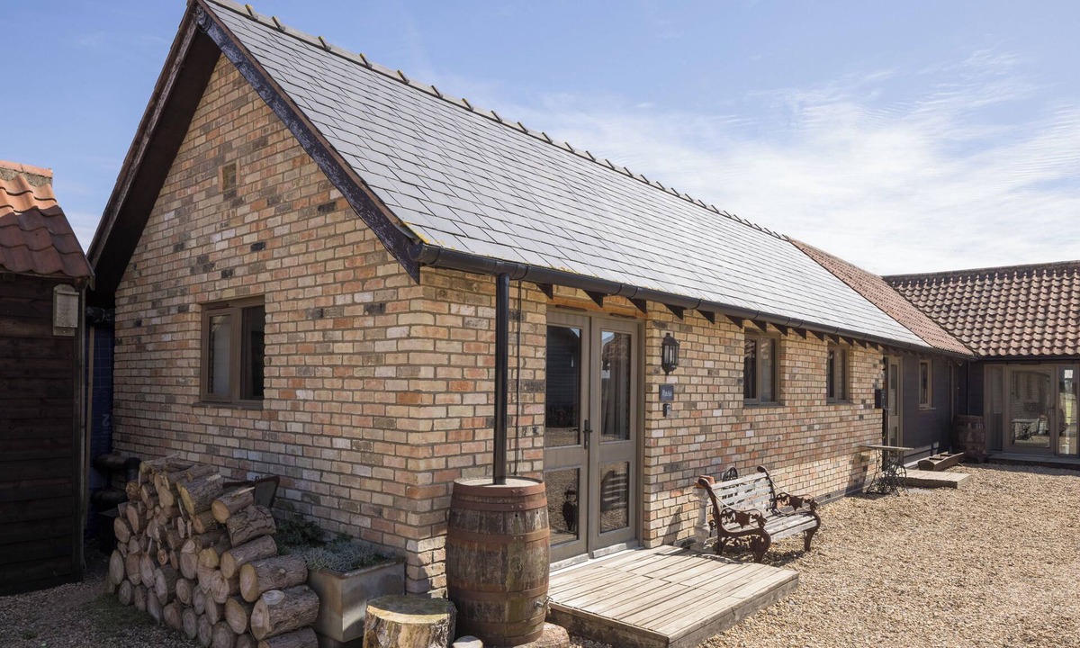 Croydon Cottage | Stylish Studio, courtyard views, countryside location, 20 mins to Cambridge
