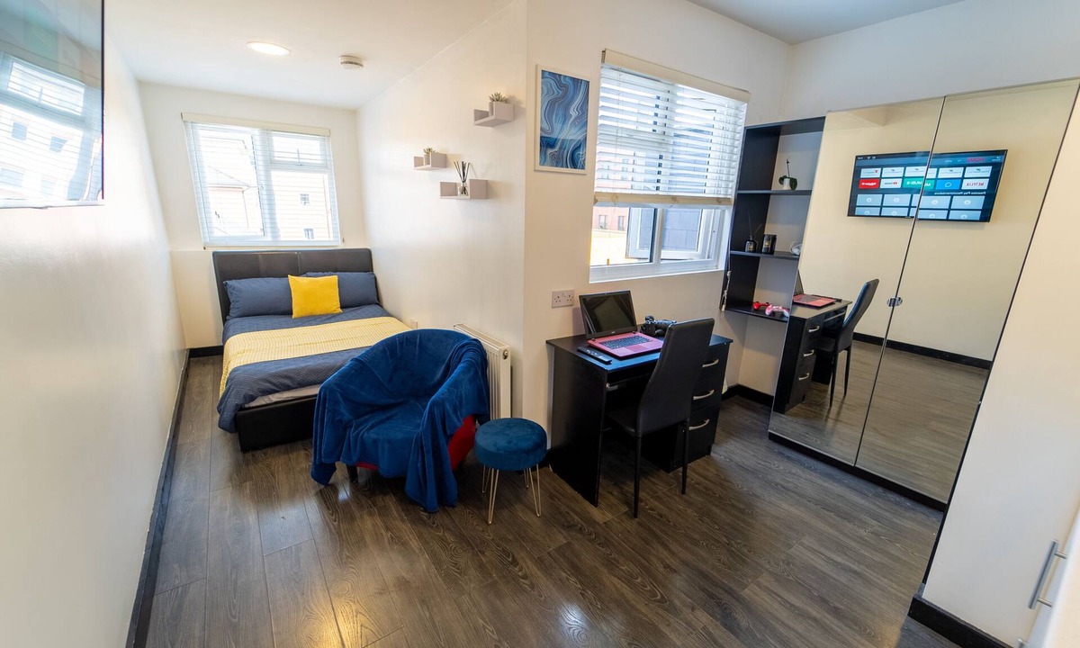 Selly Oak Apartment | Stylish Studio for short term near UOB and City!