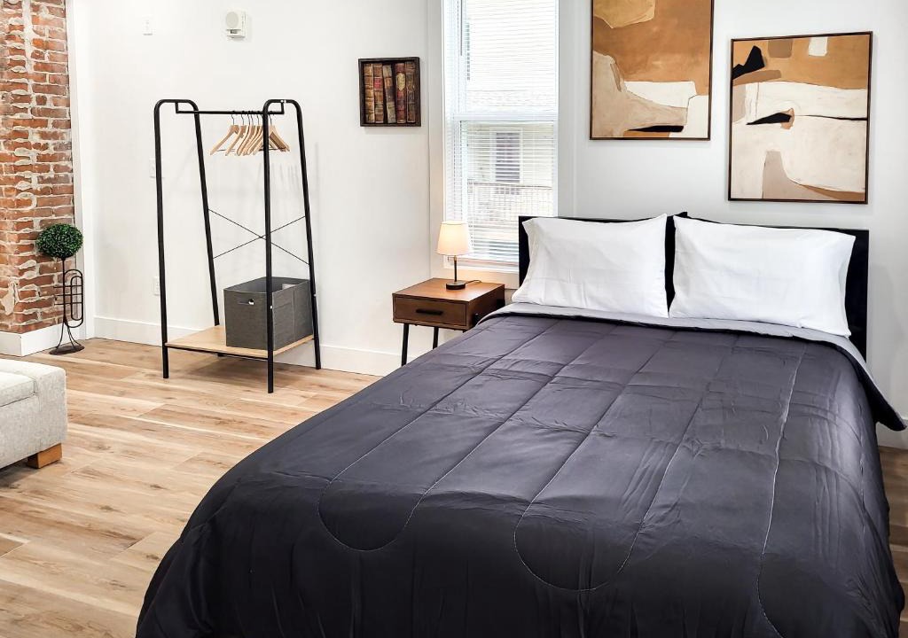 Bristol Apartment | Stylish studio in Bristol, newly renovated!