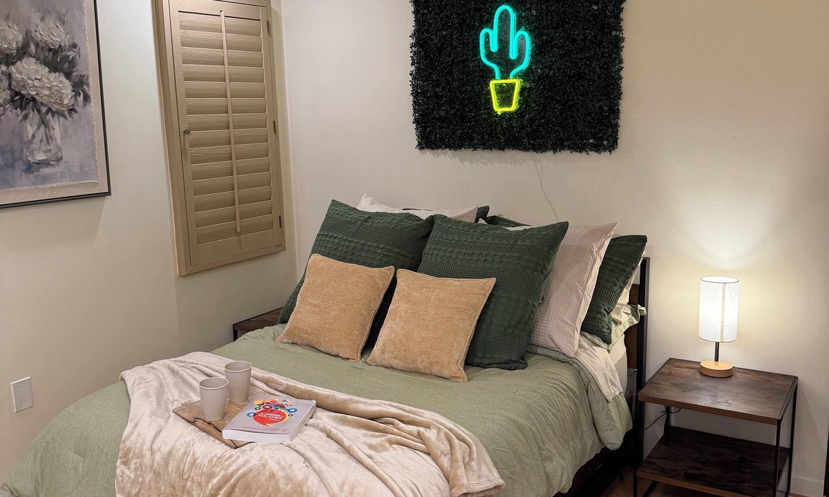 Roosevelt Apartment | Stylish Studio on Roosevelt Row – Fast Wi-Fi