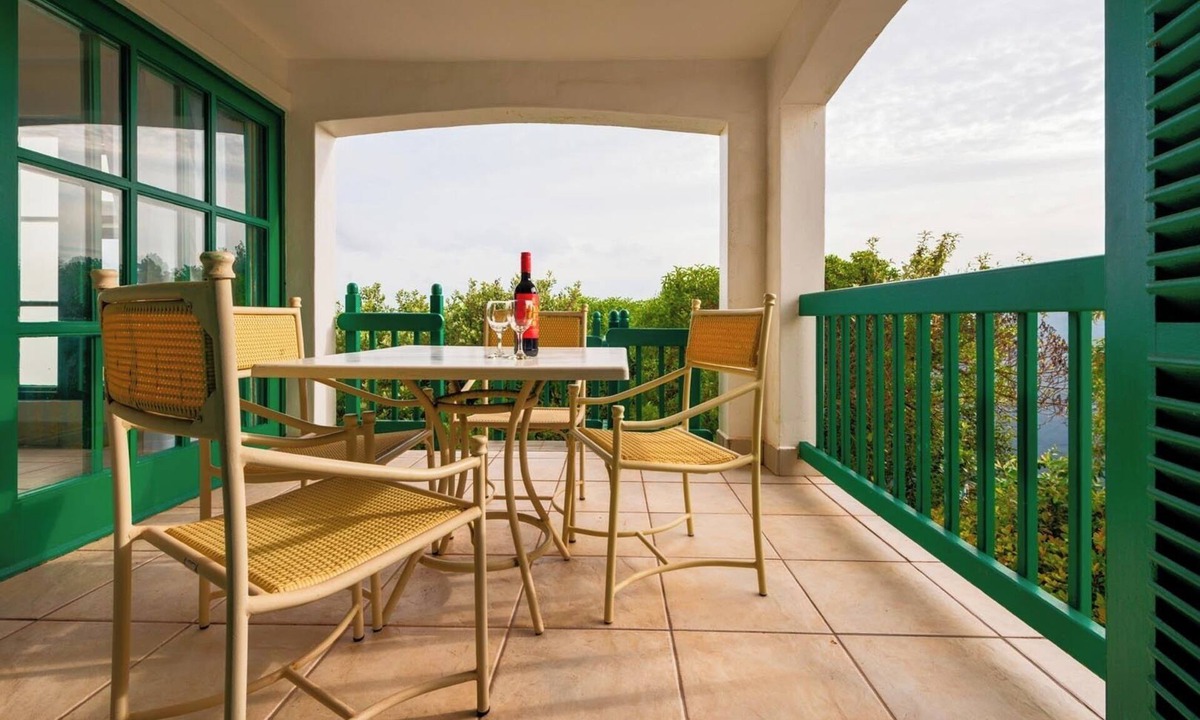 Mykonos Apartment | Stylish Studio Retreat | Tranquil Ambience | Pool
