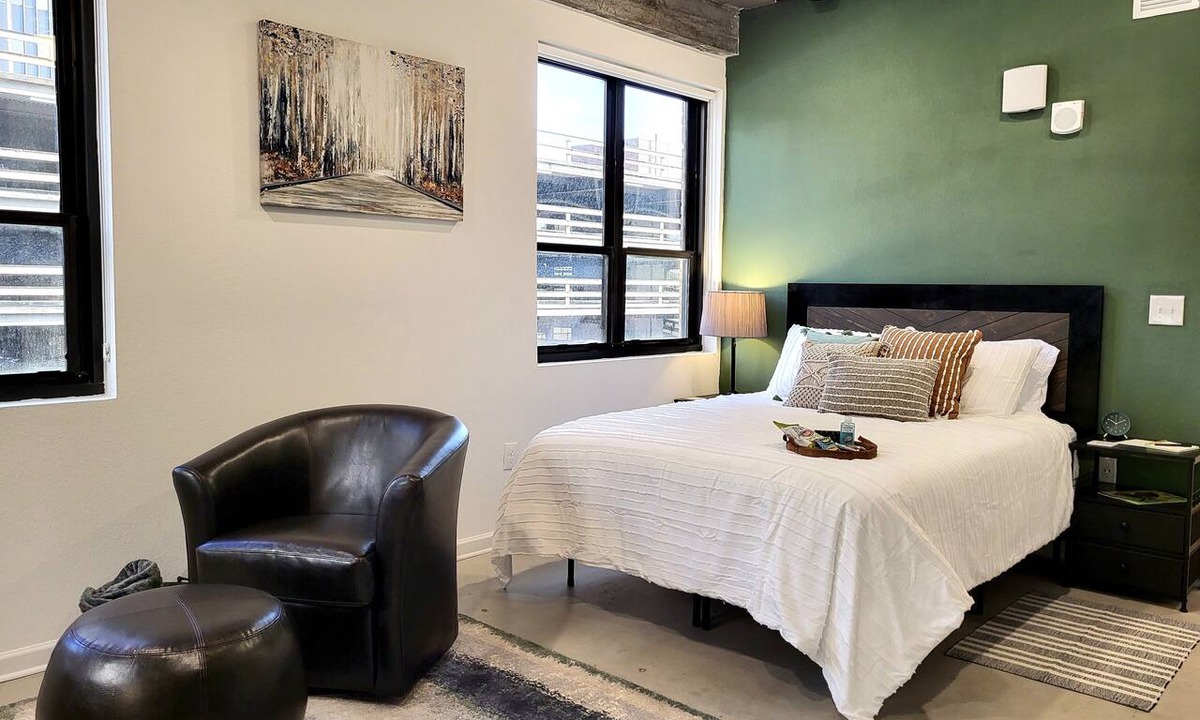 Columbia Apartment | Stylish suite DOWNTOWN with FREE parking and a GYM