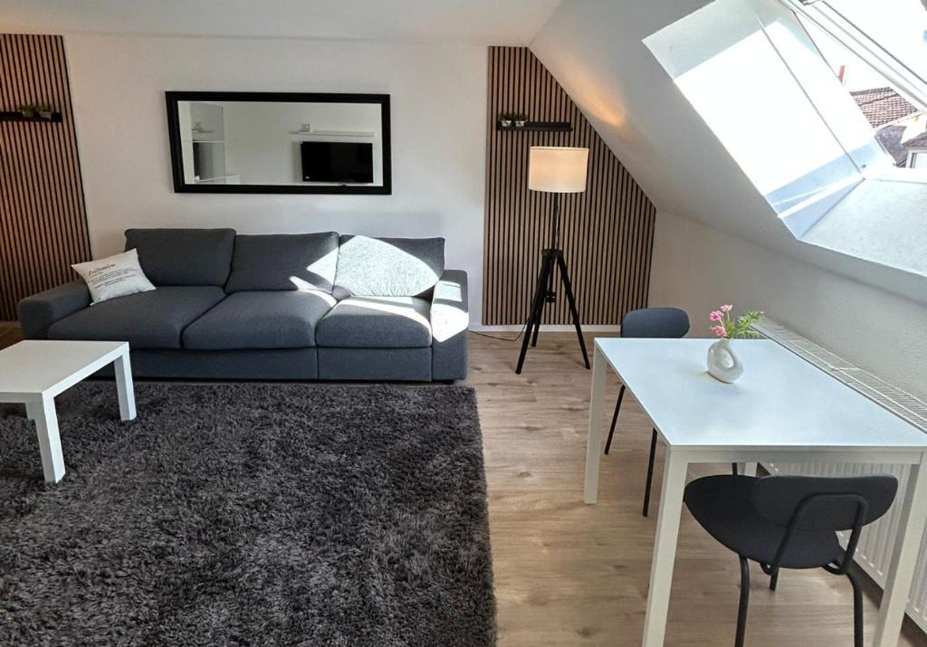 Alt-Muhlburg Apartment | Stylish Top-Floor Studio Apt. 1 – APOLONIAliving