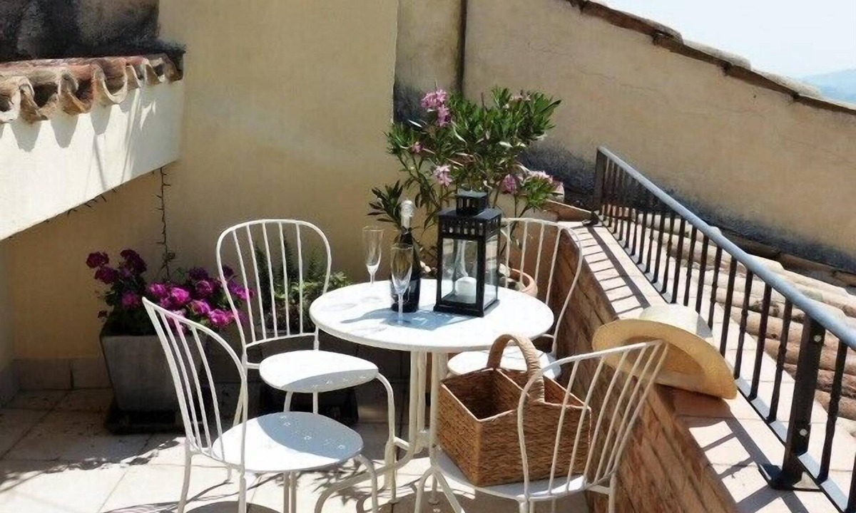 Montedinove House | Stylish Townhouse in the midst of a beautiful hill top village