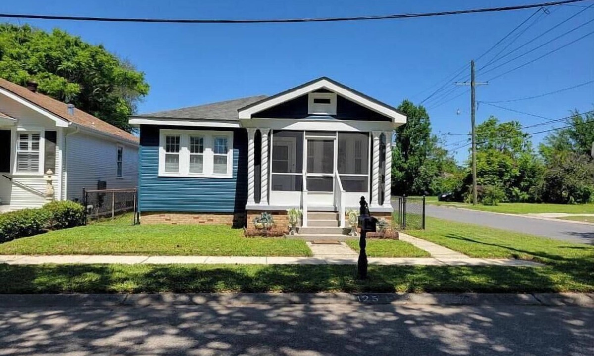Chalmette House | Stylish Two-Bed Home with Patio, Sunroom Gym
