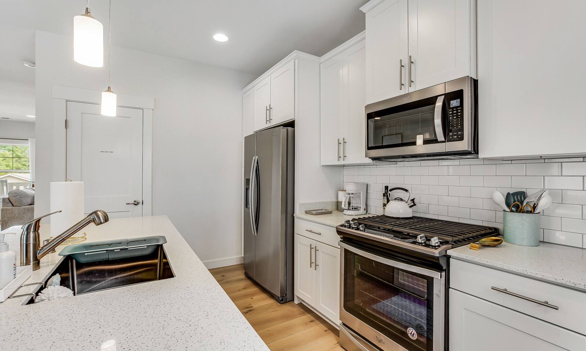 Allyn-Grapeview House | Stylish, two-story home with a washer/dryer & furnished porch - dogs welcome