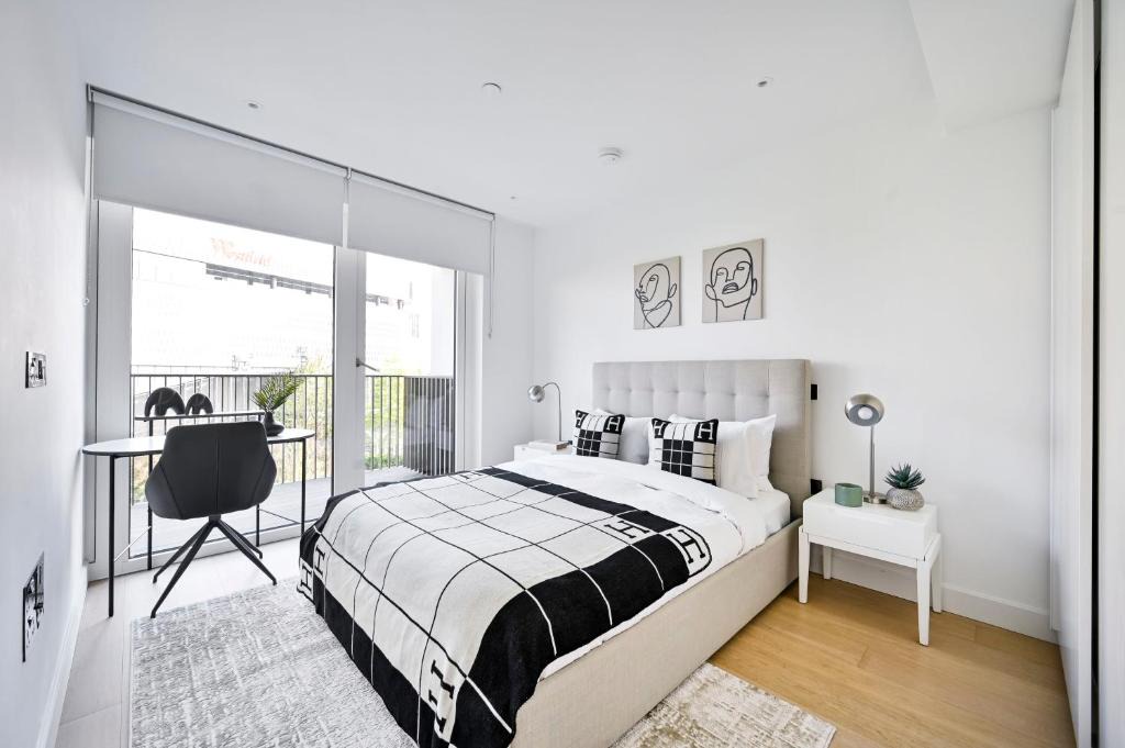 Shepherd's Bush Apartment | Stylish White City Apartment - Near Westfield & Tube