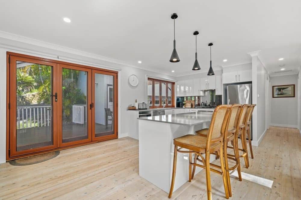 Avoca Beach House | Sublime Beach Retreat with Spacious Backyard