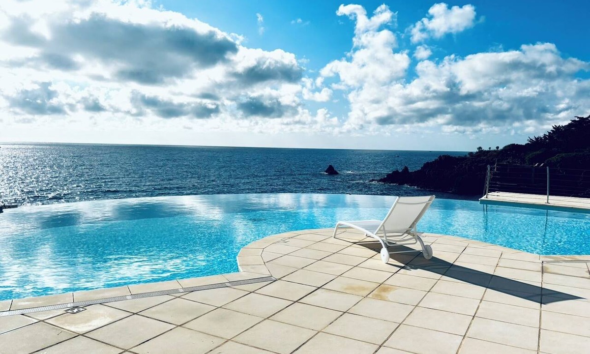 Espero-Pax Apartment | Sublime sea view, heated pool, garden, direct sea access to the Corniche d'or