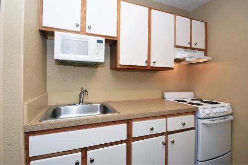 Summit Station Hotel | Suburban Studios Columbus East