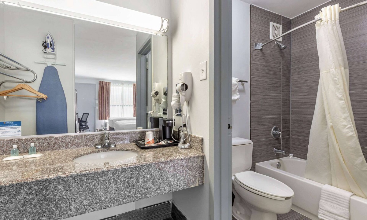 Gainesville Hotel | Suburban Studios Gainesville