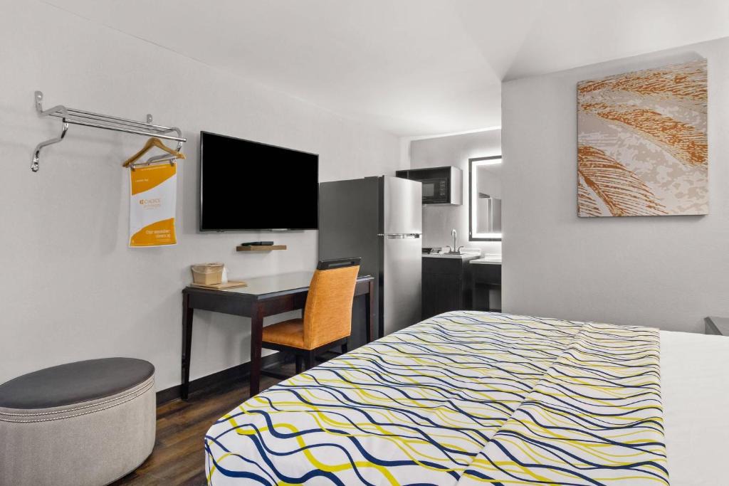 Orange Park Hotel | Suburban Studios Orange Park - Jacksonville near Naval Air Station