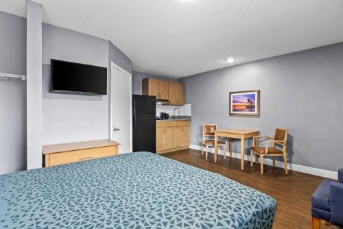 Stuart Hotel | Suburban Studios Stuart near Federal Hwy 1