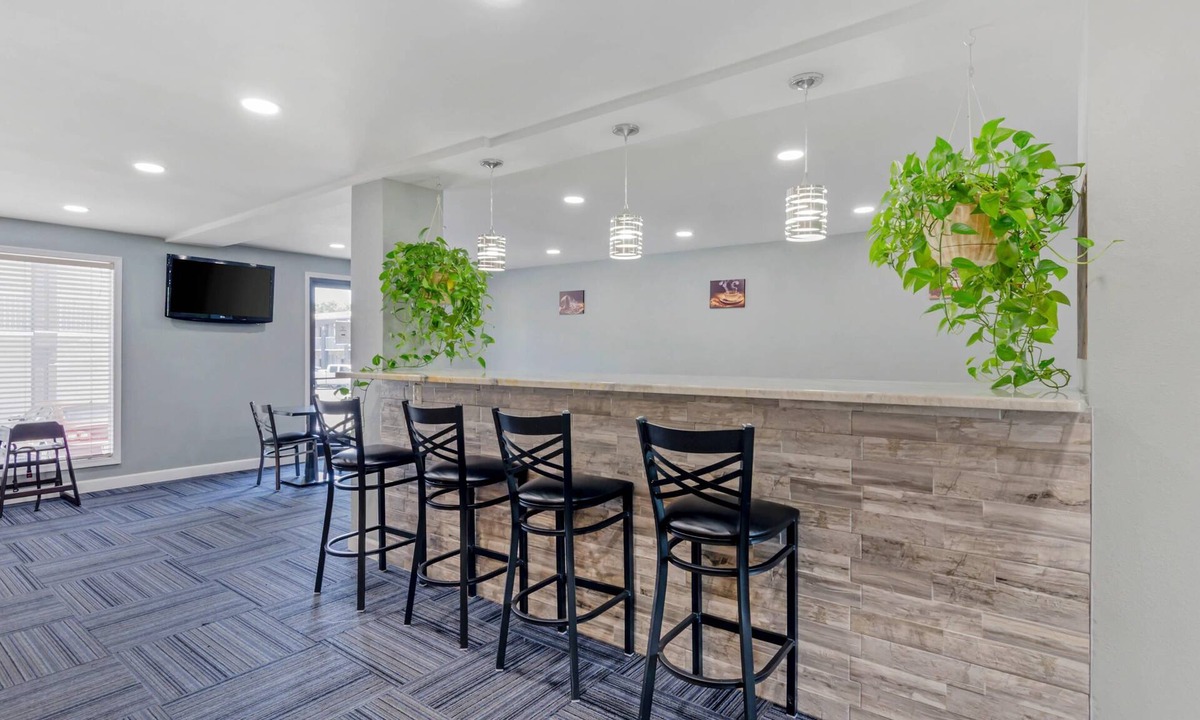 Verona Hotel | Suburban Studios Verona - Staunton North