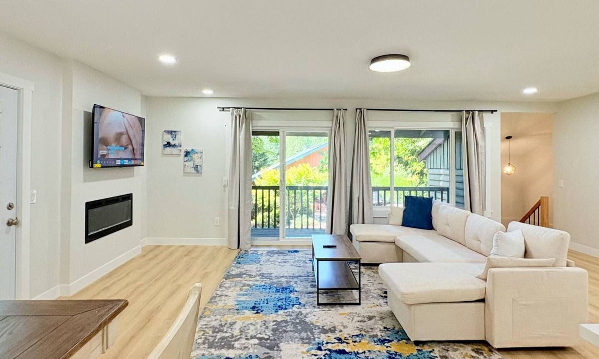 Sudden Valley House | Sudden Valley Retreat 3BR House -Steps to Lake Louise