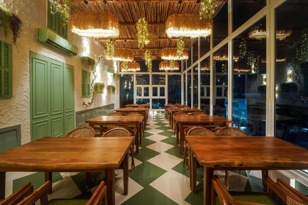 Mahmoorganj Hotel | Sugar Stars Inn
