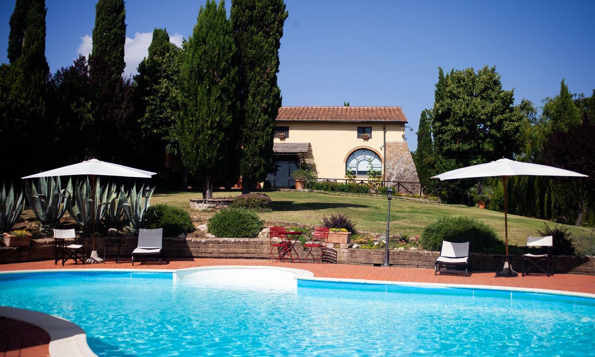 Vinci House | Suggestive holiday home surrounded by the green Tuscan countryside in Vinci