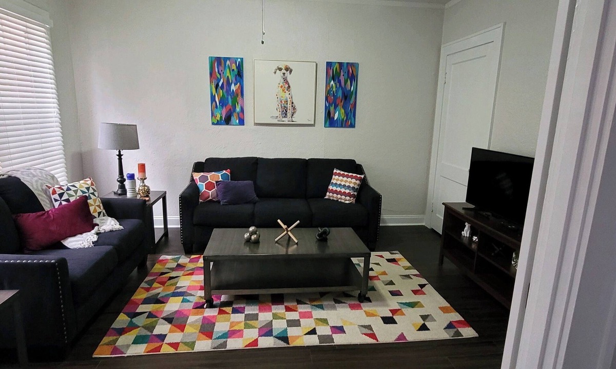 Courier City - Oscawana Apartment | Suite 2 - Casablanca of Hyde Park