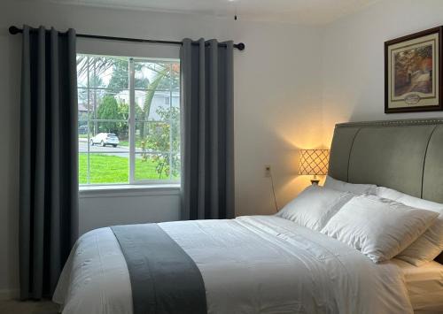 Arden-Arcade House | Suite A with a kitchen