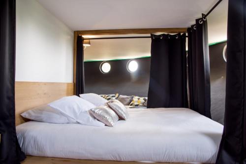 Trevoux Bed & Breakfast | Suite atypique, jacuzzi & Piscine 3