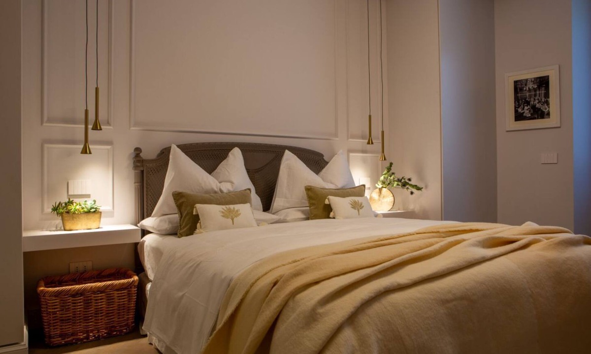 Cernobbio Apartment | Suite Corti Cernobbio-Central, 1 minute stroll to Lake/Private Parking