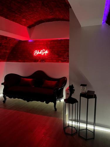 Saint-Quentin Apartment | Suite de Luxe - Jacuzzi & Cave Secrète