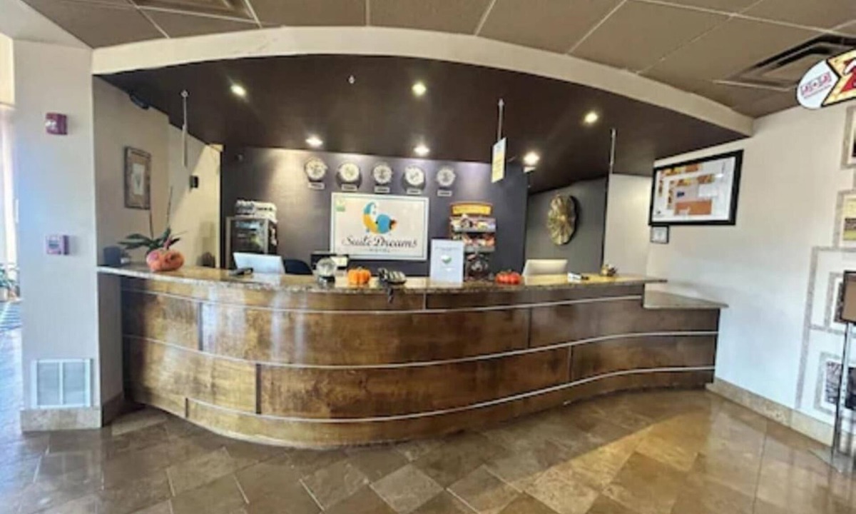 Mattoon Hotel | Suite Dreams Hotel