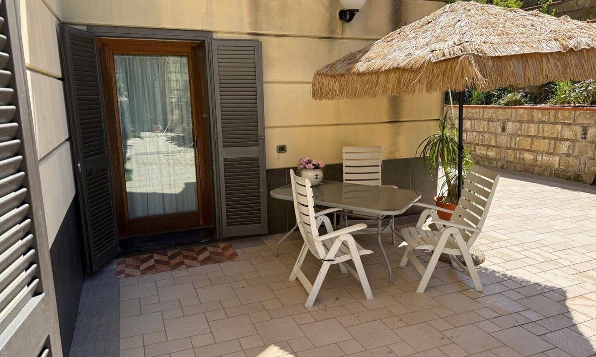 Licola Apartment | Suite Ermosa: Independent Apartment in Villa with Private Garden, Wi-Fi & Air Conditioning