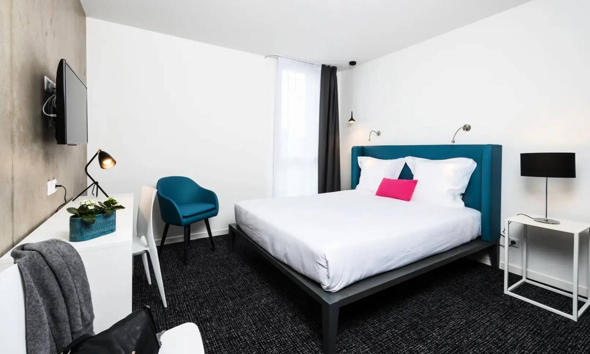 Talence Apartment | Suite for 2 People - Double Bed